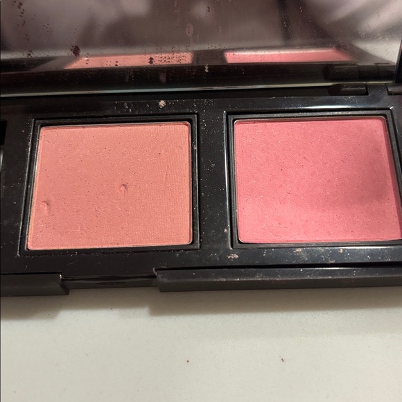 Laura Mercier Blush Duo in Charger/Palette ~ Rose Petal & Heather Pink - Picture 2 of 7